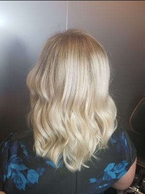 Highlights by Hannah Hanbury at Lunatic Fringe Salon- Liberty in Hamilton, OH 45011 on Frizo