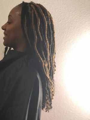 Braids by Iesha Dennis in Baltimore, MD 21239 on Frizo