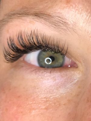 Eyelash extensions by Melissa Slone in Medford, NJ 08055 on Frizo