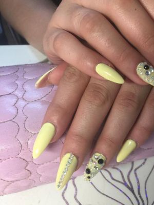 Shellac manicure by Geri Nail Tech at MedAesthetique in New York, NY 10023 on Frizo