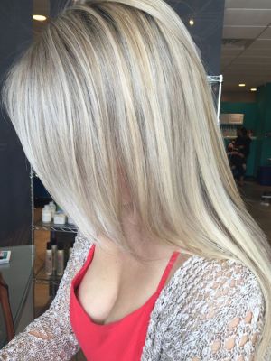 Highlights by Michelle Martinez at Gloss Salon in Albuquerque, NM 87108 on Frizo