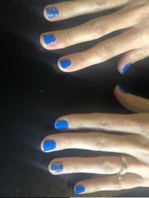 Girl's manicure by Anwen Schultz in Cincinnati, OH 45215 on Frizo