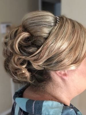 Bridal hair by Anabel James in Pearland, TX 77581 on Frizo