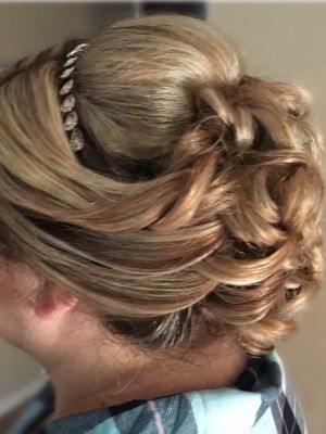 Bridal hair by Anabel James in Pearland, TX 77581 on Frizo