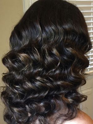 Hollywood waves by Anabel James in Pearland, TX 77581 on Frizo