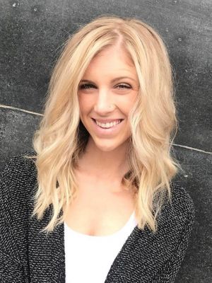 Highlights by Deanna Kamakeeaina at Medusa Salon in Huntington Beach, CA 92646 on Frizo