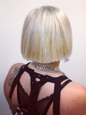 Women's haircut by Matthew Viers at Christopher and Co in Corona del Mar, CA 92625 on Frizo