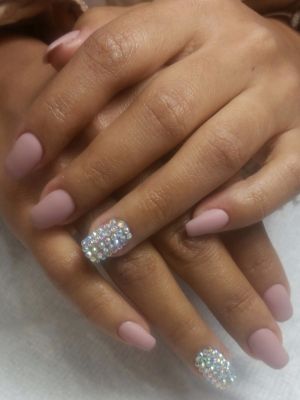 Shellac manicure by Karina Tsemkalo in Brooklyn, NY 11235 on Frizo