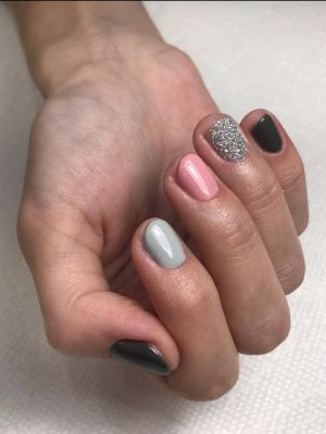 Shellac manicure by Karina Tsemkalo in Brooklyn, NY 11235 on Frizo