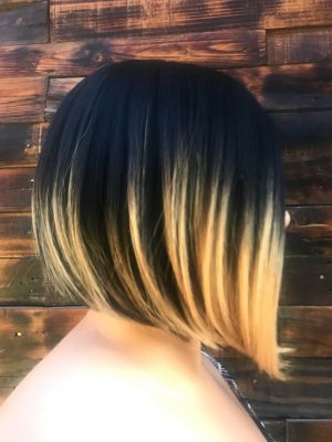 Women's haircut by Nikki Wozniak at Model Citizen in Phoenix, AZ 85012 on Frizo