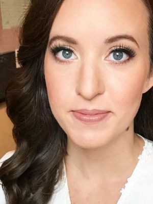 Day makeup by Emily Miller in Saint Louis, MO 63118 on Frizo
