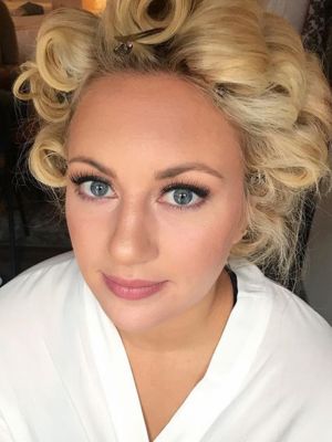 Day makeup by Emily Miller in Saint Louis, MO 63118 on Frizo