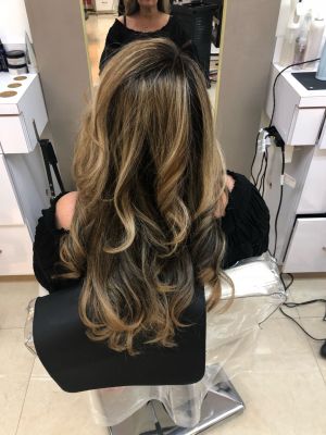 Blow dry by Stylezby Foxx at The Parlour Nolita Beauty Lounge in West Palm Beach, FL 33407 on Frizo