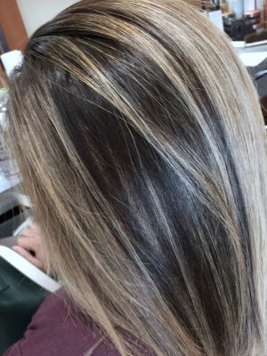 Balayage by Mariana Musarliyska at Bubbles in Woodbridge, VA 22192 on Frizo