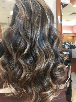 Balayage by Mariana Musarliyska at Bubbles in Woodbridge, VA 22192 on Frizo