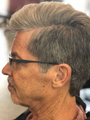 Hot scissors haircut by Moe Ar in Dallas, TX 75208 on Frizo