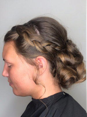 Updo by Taylor Mann in Bolton, MS 39041 on Frizo