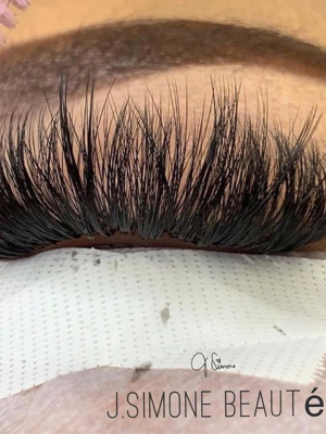 Eyelash extensions by Jasmine Simone in Ontario, CA 91764 on Frizo