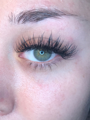 Eyelash extensions by Jasmine Simone in Ontario, CA 91764 on Frizo