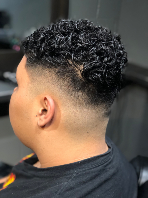 Men's haircut by Nicolette Leasure at Blades&Bottles in Modesto, CA 95354 on Frizo