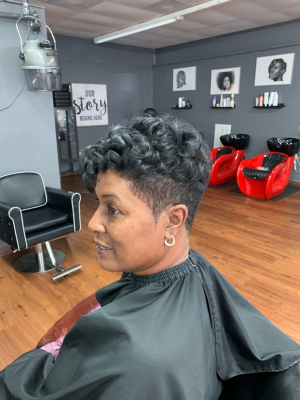 Haircut / blow dry by Brandy Jackson at Clarity Styles Beauty And Barber Salon in Fayetteville, GA 30214 on Frizo