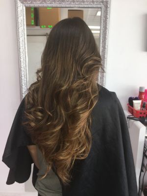 Blow dry by Amanda Valero in Miami, FL 33126 on Frizo