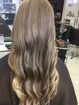 Hollywood waves by Marina Yusupov at Salon Icon NYC in New York, NY 10016 on Frizo