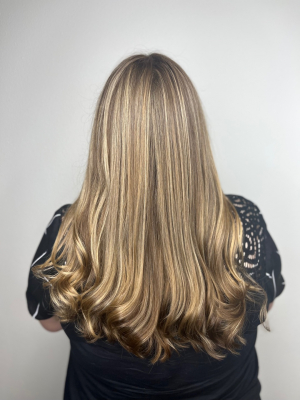 Balayage by Mary Roque at Mary Roque in Las Vegas, NV 89139 on Frizo