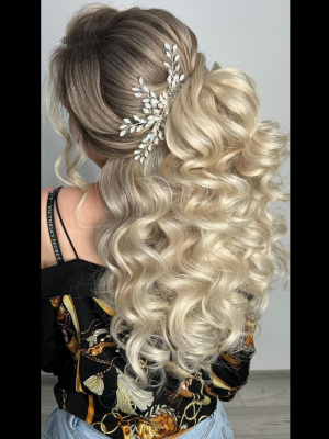 Women's haircut by stephany Speer in Grapevine, TX 76051 on Frizo