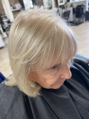Single process by Julissa Tercero at Internation hair salon in Margate, FL 33063 on Frizo