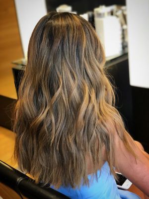 Highlights by Gina Rapposelli at Currie Hair skin Nails in Wayne, PA 19087 on Frizo