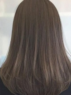 Women's haircut by Shawna Snyder in Hamilton, OH 45013 on Frizo