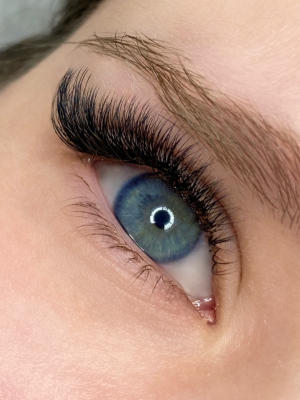 Eyelash extensions by Ilona Mihelson at Posh Salon by U-Mode in Staten Island, NY 10306 on Frizo