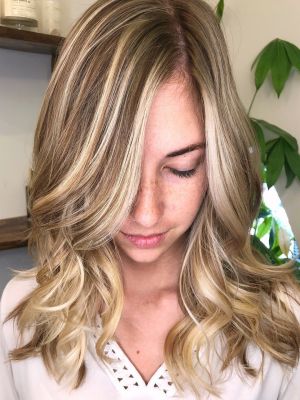 Highlights by Sarah English at Sarah English Salon in Los Angeles, CA 90046 on Frizo