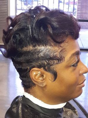 Hot scissors haircut by Gwendaleon CLeveland in Dallas, TX 75238 on Frizo