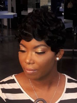 Hot scissors haircut by Gwendaleon CLeveland in Dallas, TX 75238 on Frizo