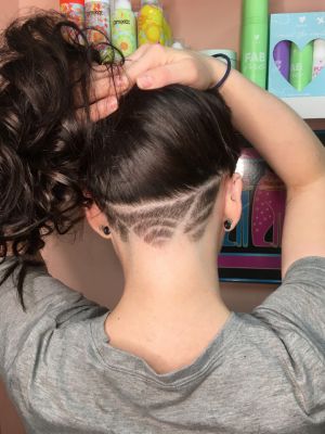 Women's haircut by Daisy Holt at Retro Daze in Las Vegas, NV 89147 on Frizo