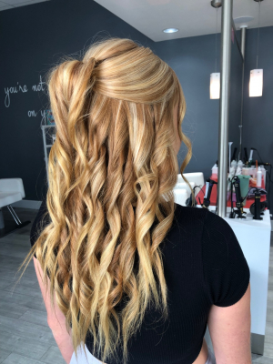 Updo by Yalexis Gonzalez in Orlando, FL 32839 on Frizo