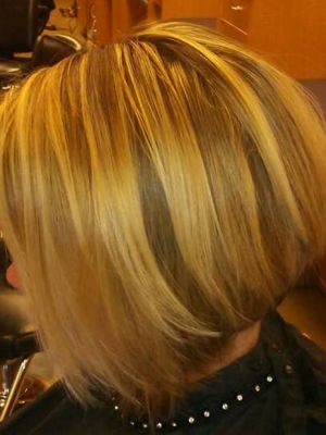 Women's haircut by Sarah Bearden in Minneapolis, MN 55422 on Frizo
