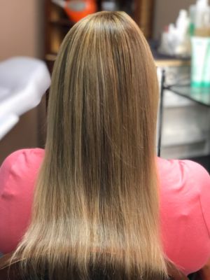Highlights by Nelly Kelly at Damico hair slon in Brandon, FL 33511 on Frizo