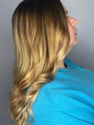 Balayage by Zoey Eldridge in Xenia, OH 45385 on Frizo