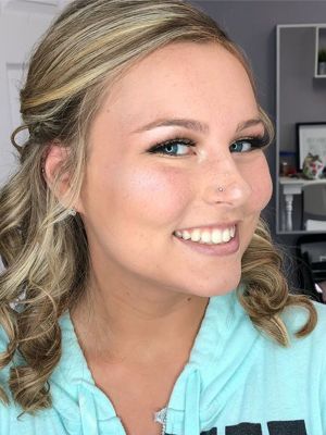 Prom makeup by Zoey Eldridge in Xenia, OH 45385 on Frizo