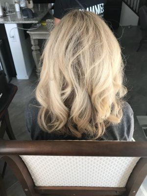 Blow dry by Britny White in Henderson, NV 89074 on Frizo