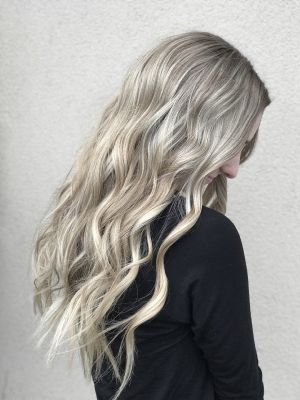 Highlights by Maddie Bertino at Mane Gallery Salon in Omaha, NE 68144 on Frizo