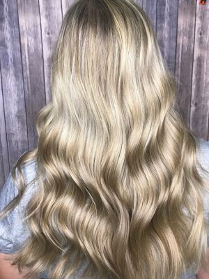 Highlights by Maddie Bertino at Mane Gallery Salon in Omaha, NE 68144 on Frizo