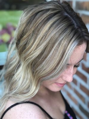 Highlights by Olivia Hansen at Mid City Salon and Spa in Bloomington, IL 61701 on Frizo