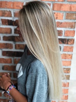 Highlights by Olivia Hansen at Mid City Salon and Spa in Bloomington, IL 61701 on Frizo