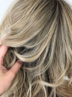 Highlights by Olivia Hansen at Mid City Salon and Spa in Bloomington, IL 61701 on Frizo