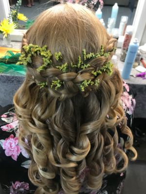 Bridal hair by Mindy Long at Platinum Salon & Spa in Tacoma, WA 98403 on Frizo