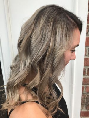 Balayage by Lindsey Mitchell at Bella Mia in Mooresville, NC 28117 on Frizo